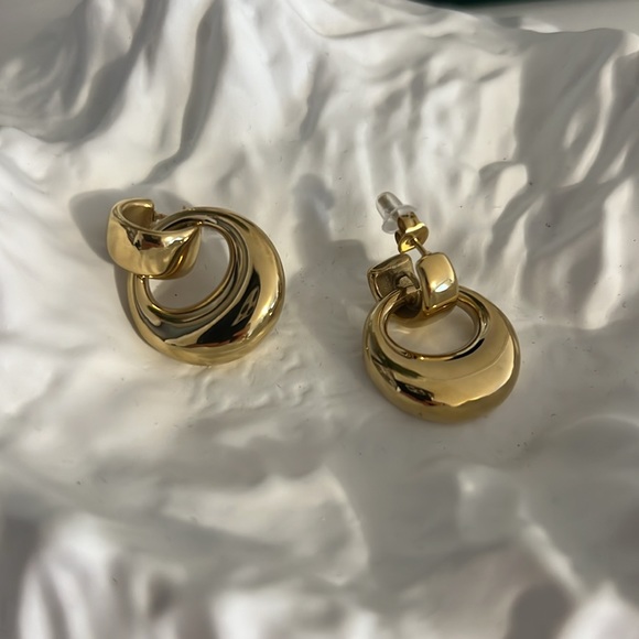 Round Earrings - Picture 10 of 10